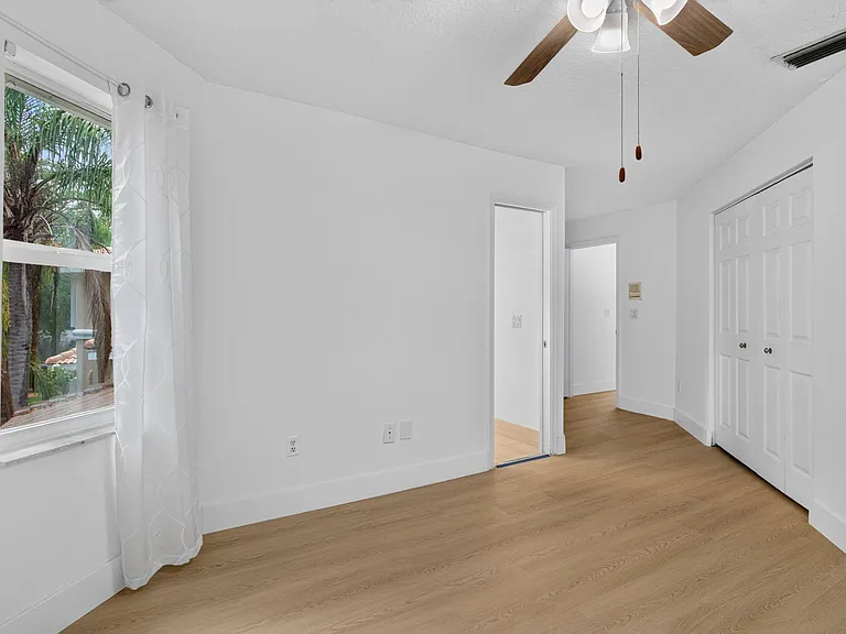 7087 NW 78th Pl — Photo 32