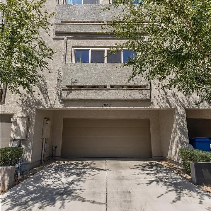 7842 N 20th Gln