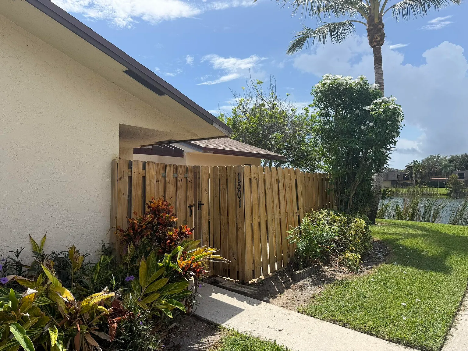 2 bed, 2.0 bath, 951 sqft, $2,200 — Photo 1
