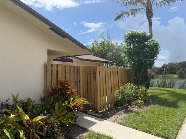 1501 Waterview Cir, Palm Springs, FL 33461