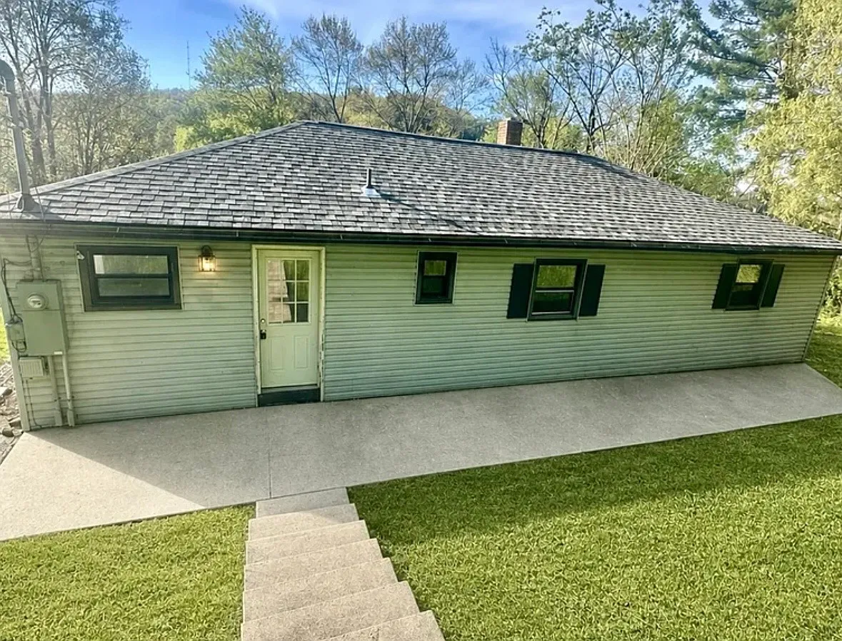 3 bed, 1056 sqft, $1,450 — Photo 1