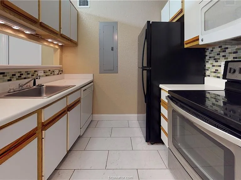515 Sw Pkwy #201 — Photo 3