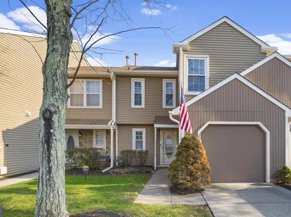 333 Ericson Ct, Mount Laurel, NJ 08054