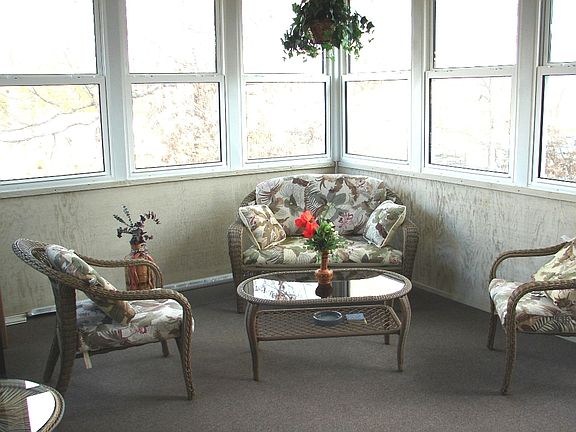     3 Seasons Room
