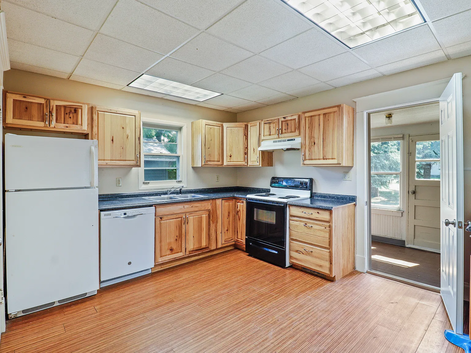 2 bed, $1,050 — Photo 2