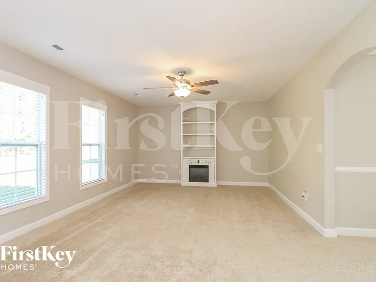 1647 Crestlawn Trl — Photo 3