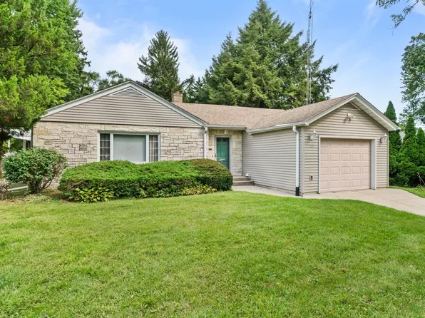 915 W Lincoln Ave, Belvidere, IL 61008