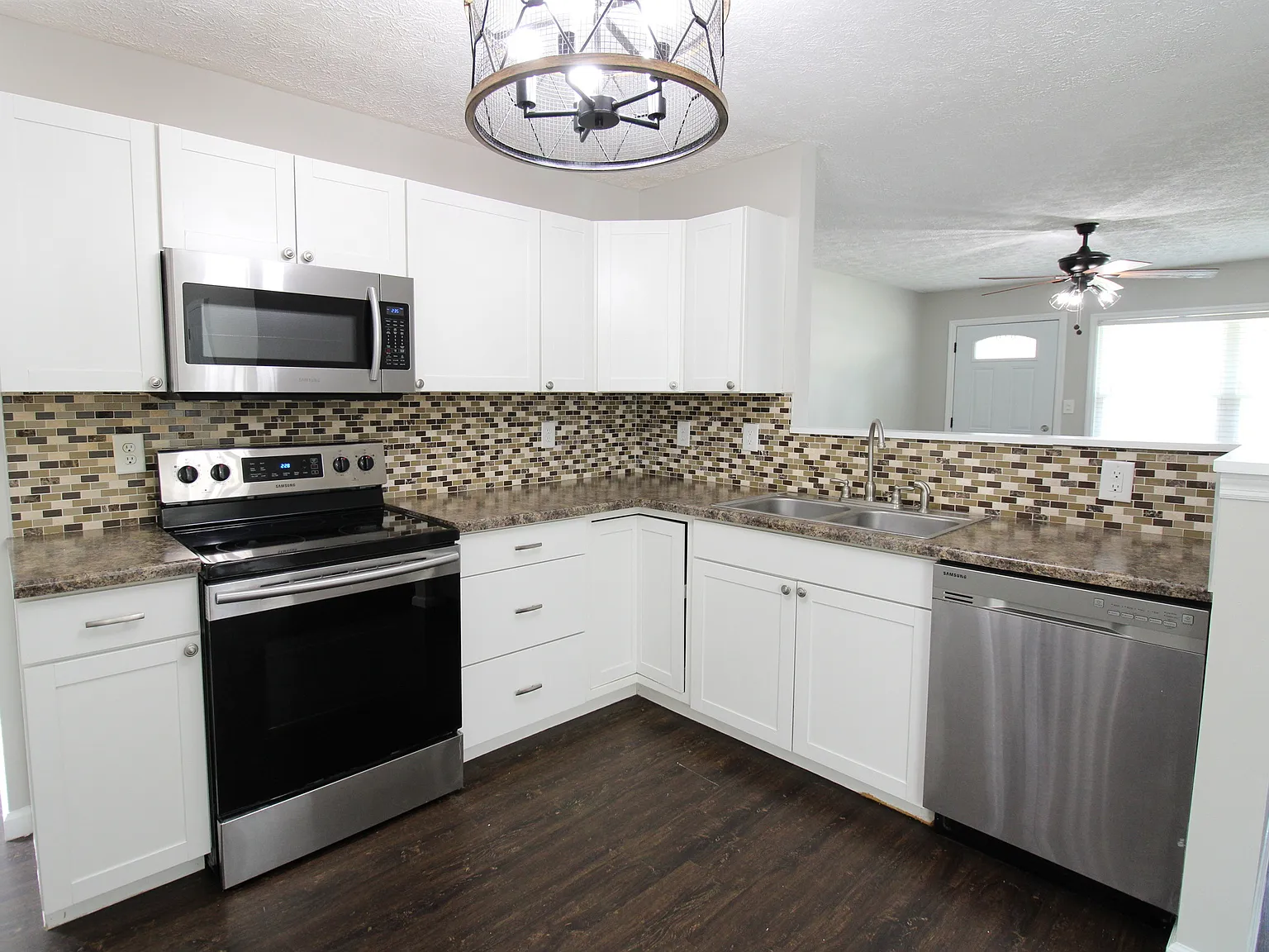 3 bed, 1020 sqft, $1,495 — Photo 2