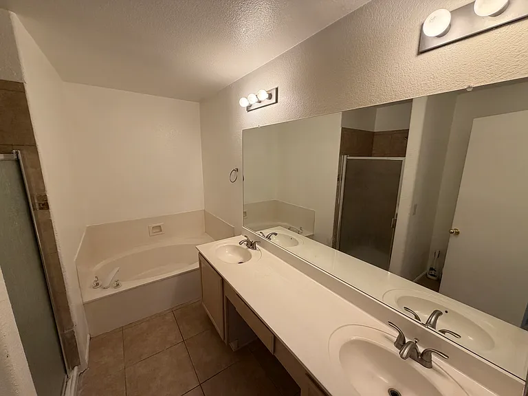 19508 N 78th Ave — Photo 18