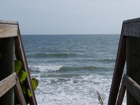 4th image of 5260 Highway A1a