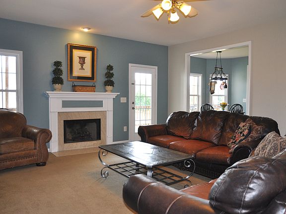 Great Rm Opens to Kitchen