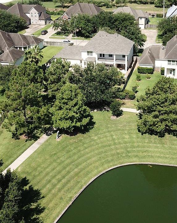 View of the rear of the property from the lake.