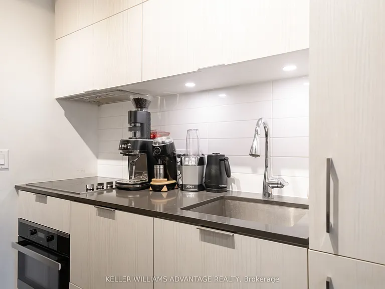 20 Richardson St #1009 — Photo 10
