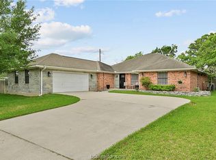 4104 Warwick Ln, Bryan, TX 77802