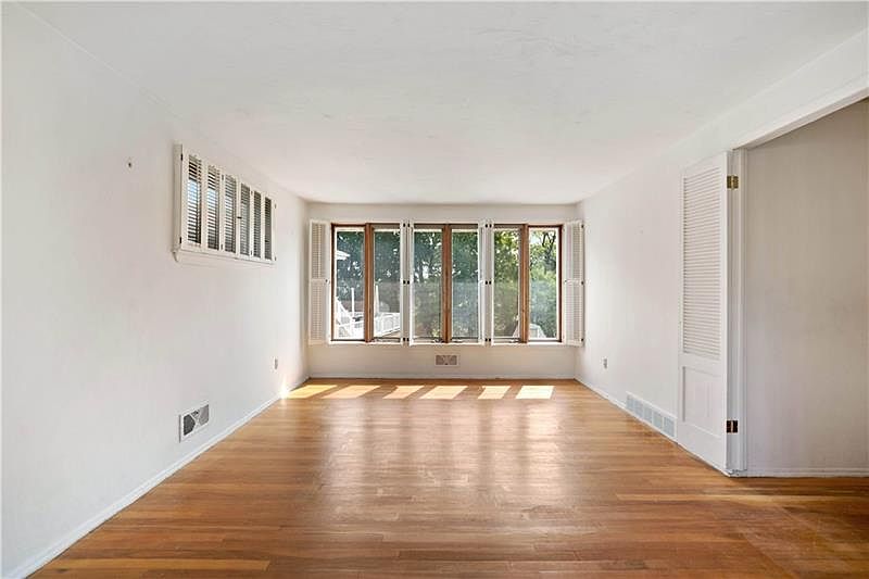 48 Woodridge Dr Carnegie, PA, 15106 Apartments for Rent Zillow