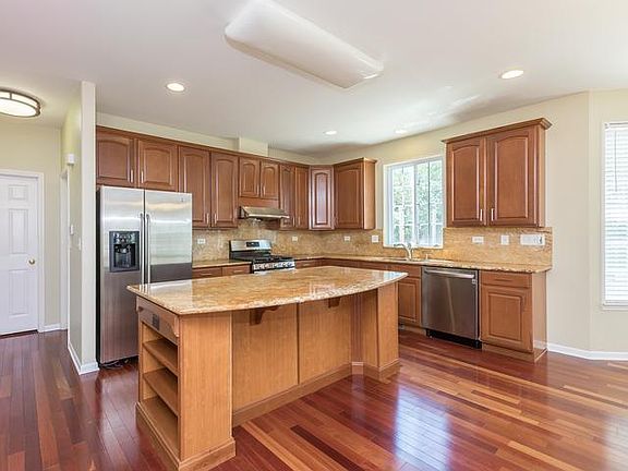 5th image of 420 Hemlock Ln