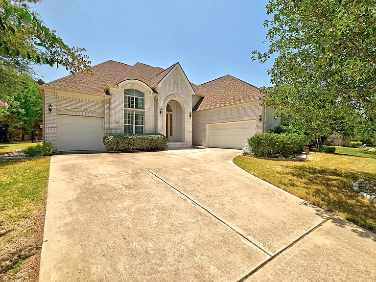 201 Varco Dr — Photo 2