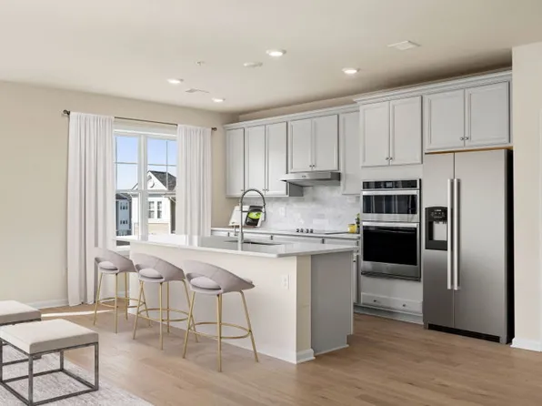 4 Stratton Dr #201, Woburn, MA 01801