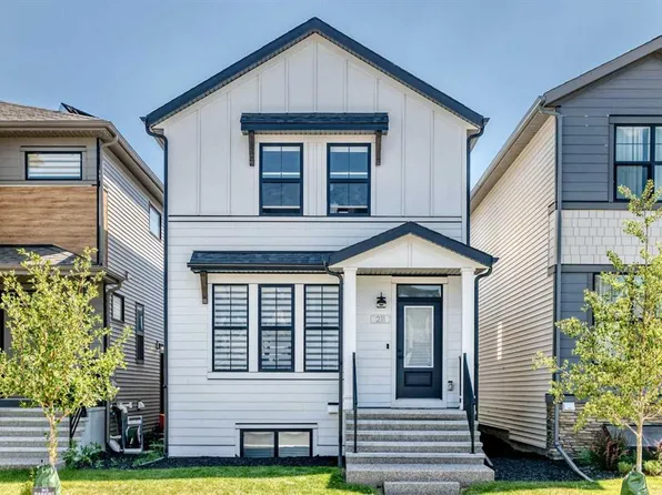 211 NW Silverton Glen Cres SW, Calgary, AB T2X 5C1
