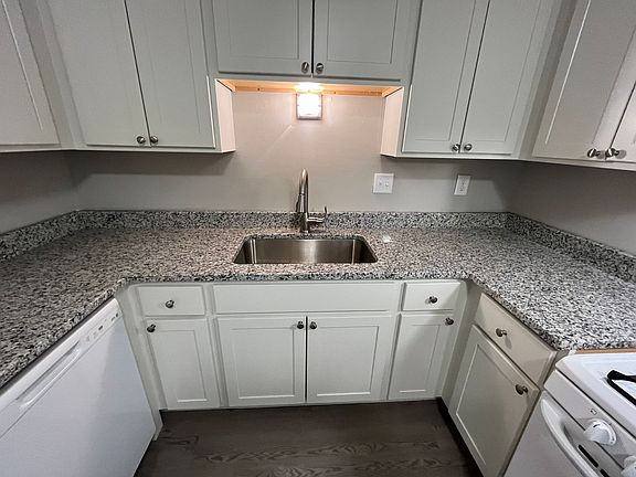 4th image of 401 Donald Dr #16