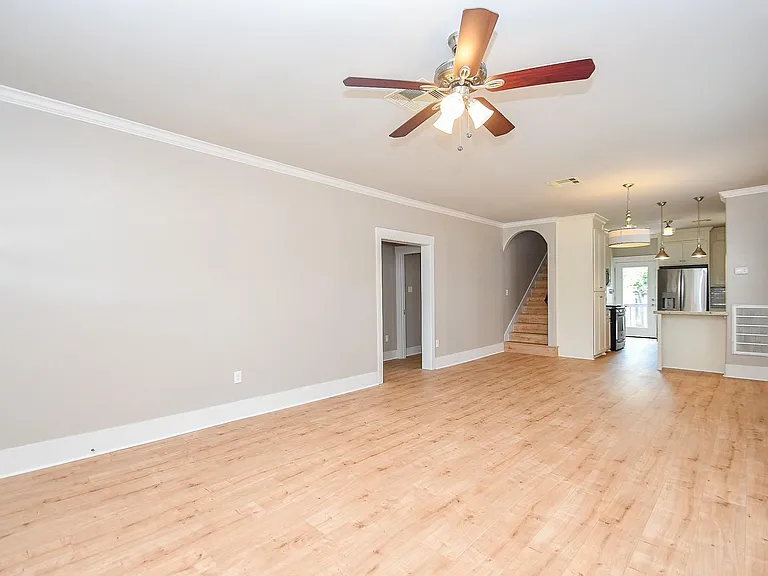 1307 Walton St — Photo 6