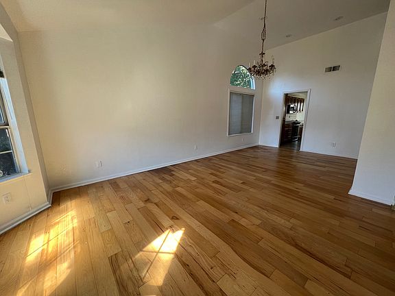 3rd image of 1673 Rebecca Dr