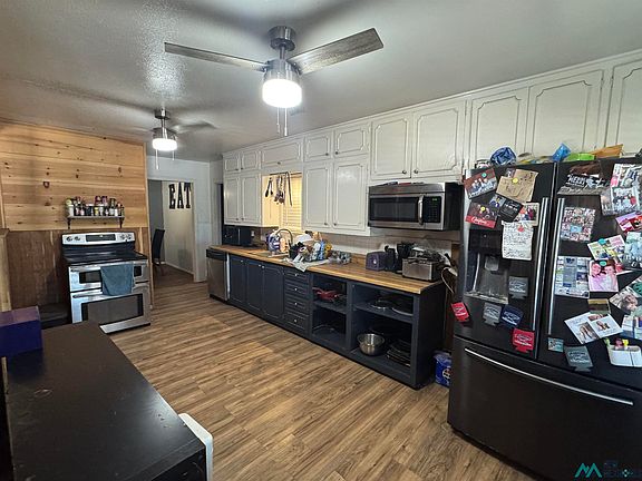 4th image of 719 W Avenue I