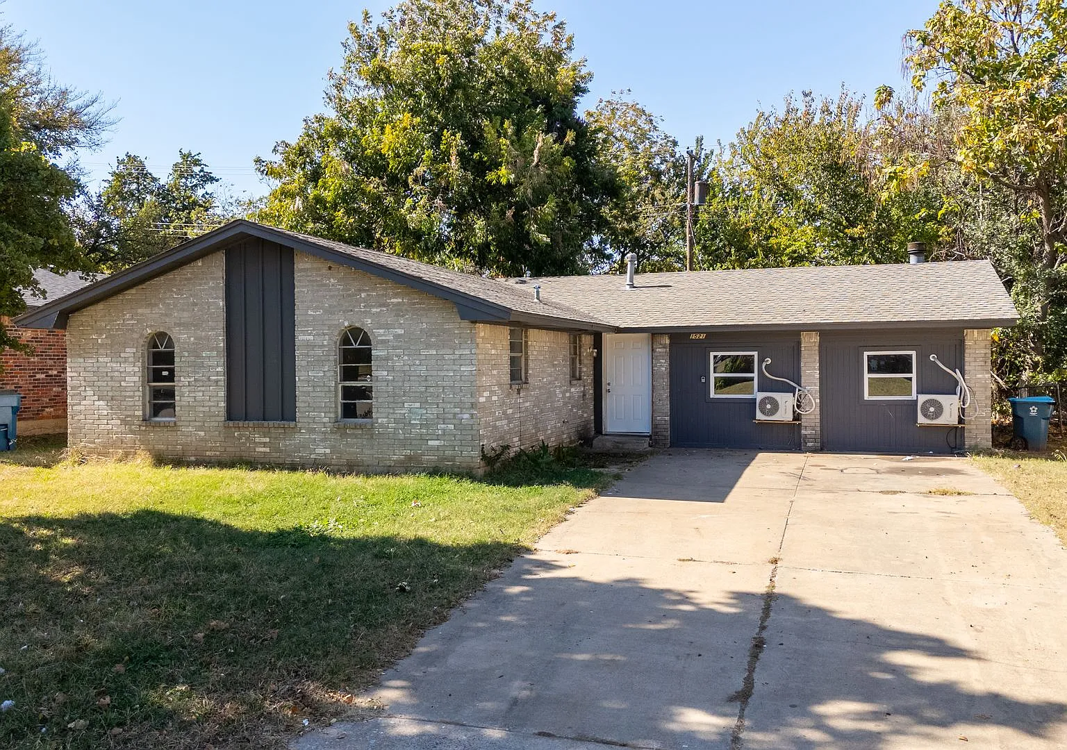 1521 Marydale Avenue — Photo 1