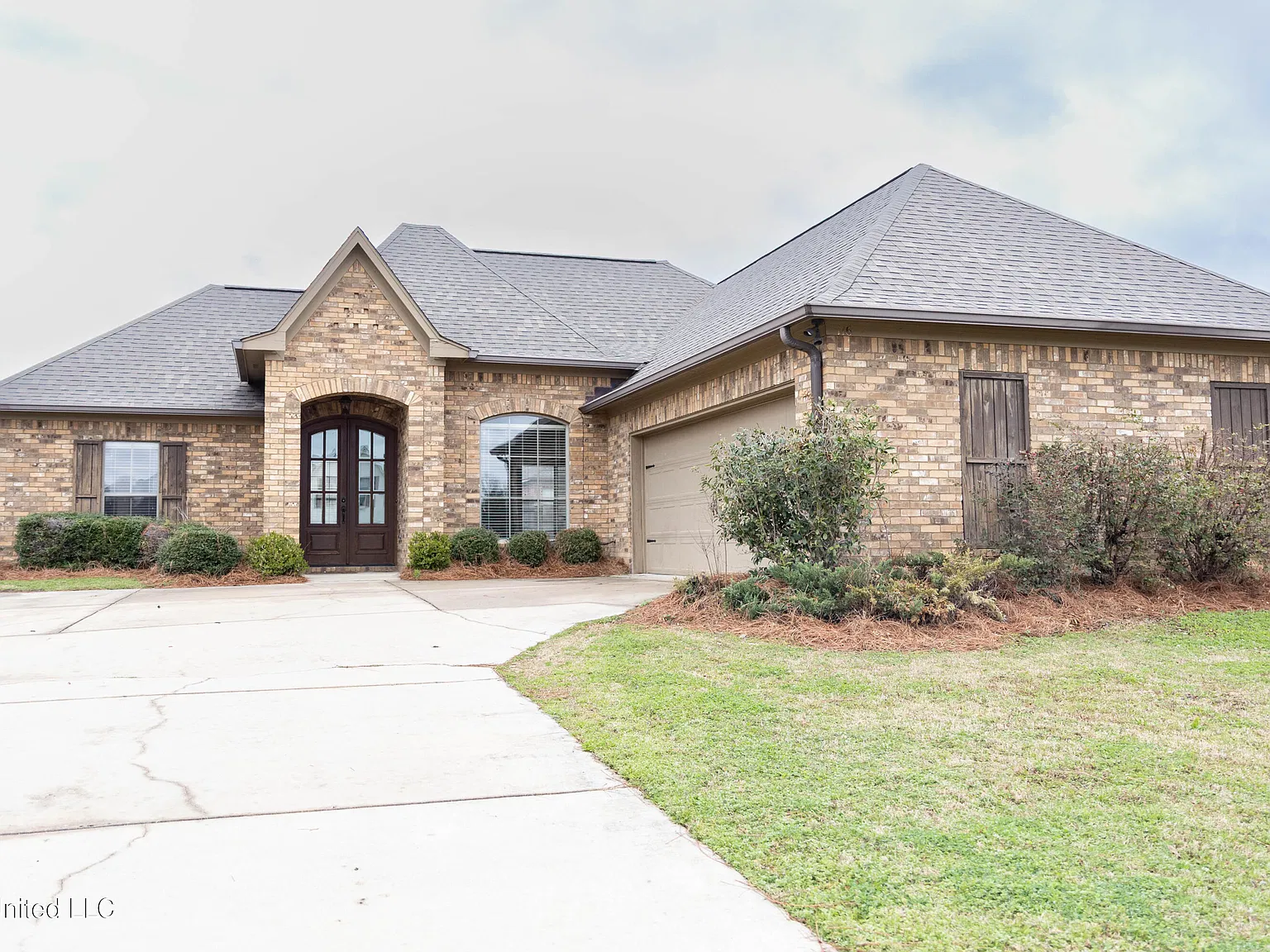 3 bed, 4.0 bath, 1757 sqft, $3,100 — Photo 2