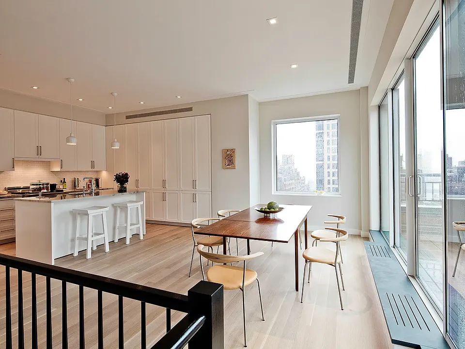 340 E 51st St #PHB
