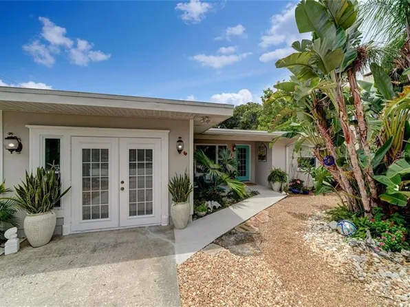 323 San Salvador Dr, Dunedin, FL 34698