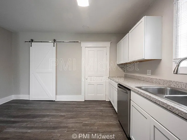 538 W 29th St #B — Photo 7