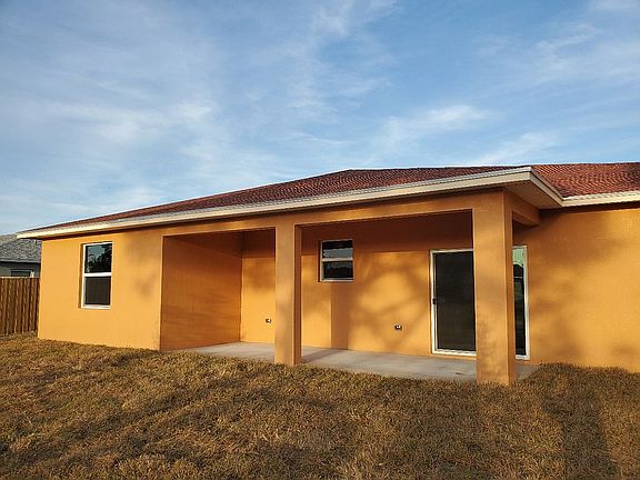 5th image of 422 NW Airoso Blvd