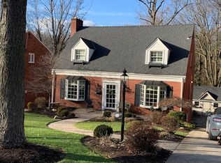 832 Foxland Dr, Pittsburgh, PA 15243