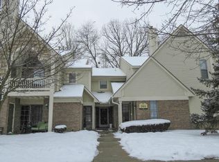 205 Maplewood Ct #2-20-5, South Lyon, MI 48178