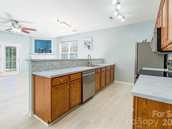 5th image of 4018 Glenlea Commons Dr