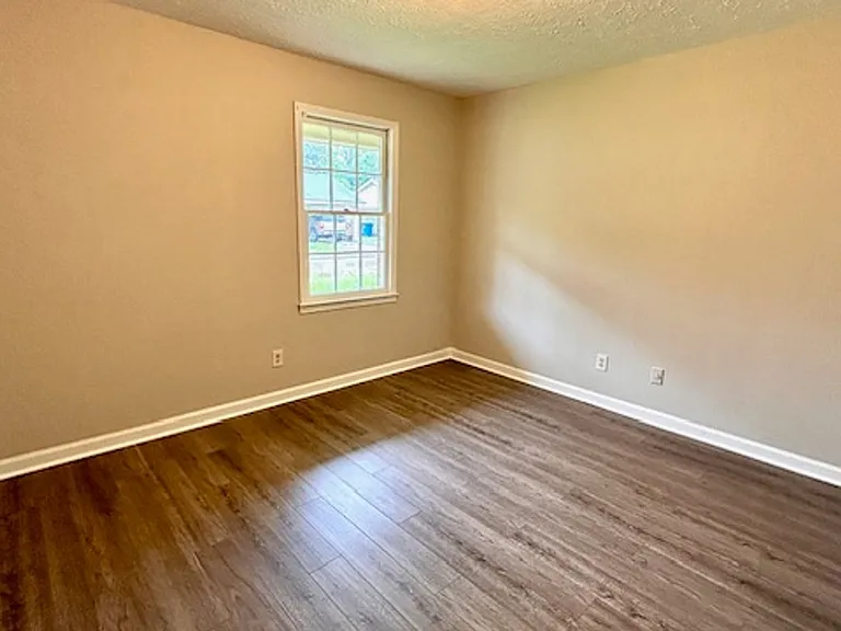 180 Hennon Dr NW — Photo 4