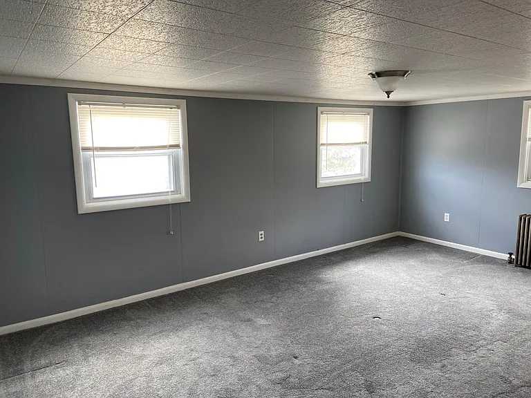 240 E Holland St — Photo 6
