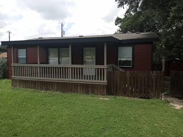 313 Creekside Dr, Canyon Lake, TX 78133