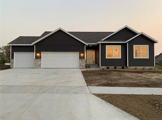 6909 Underwood Ave SW, Cedar Rapids, IA 52404