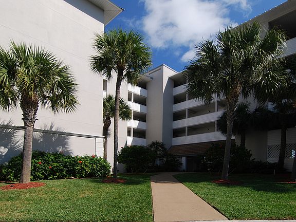2nd image of 379 NE Tradewind Ln #105