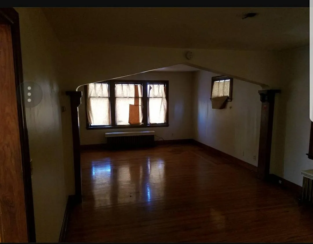 140 Newburgh Ave — Photo 2