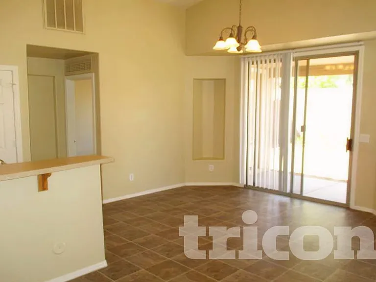 7428 W Pioneer St — Photo 5