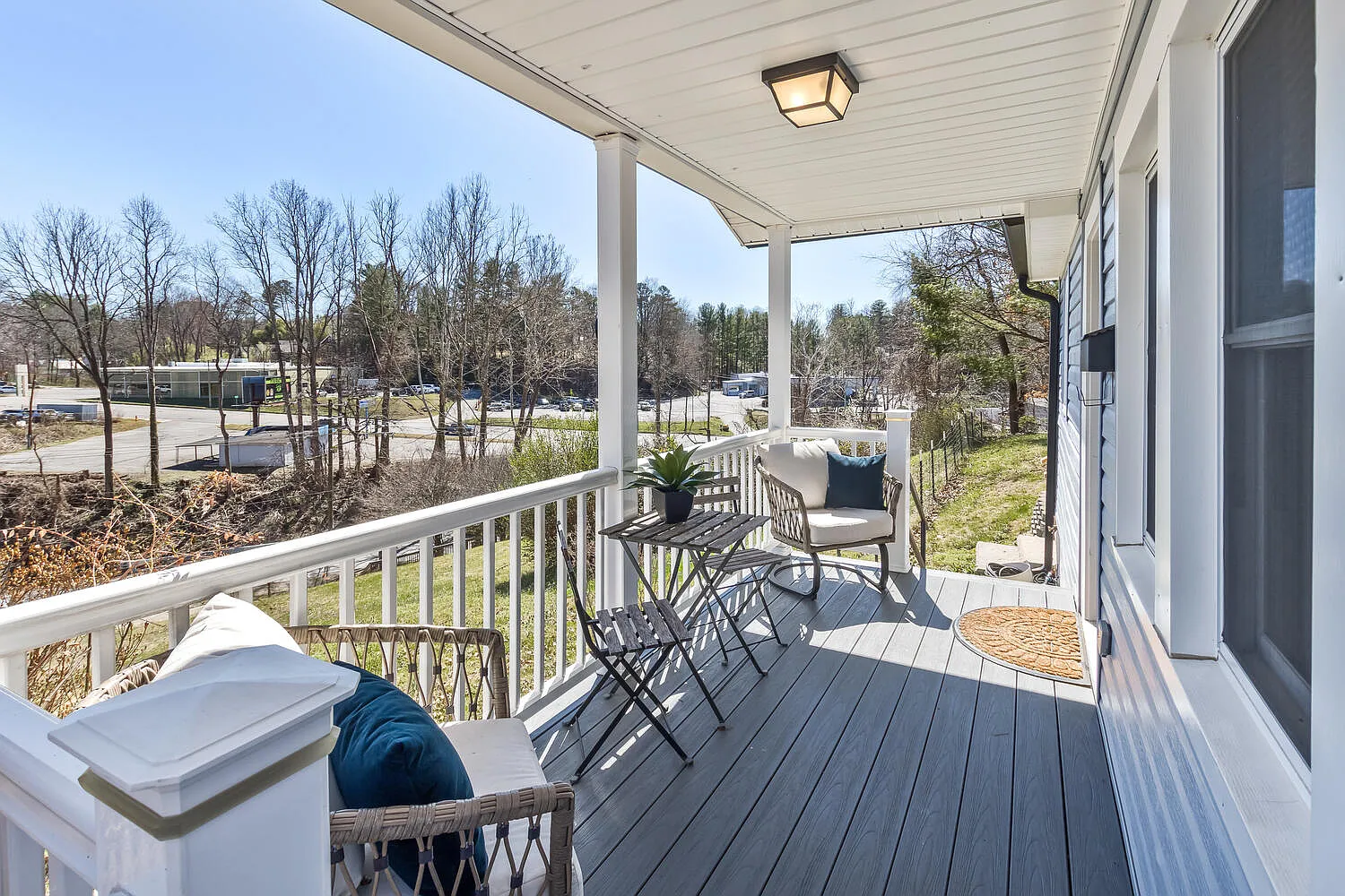 2 bed, 700 sqft, $2,200 — Photo 2