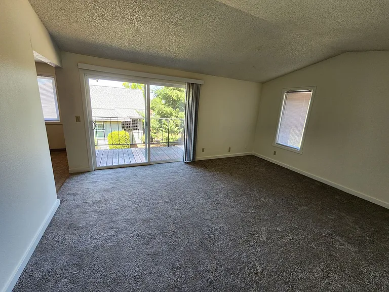 Two Bedroom Apt. w/ Washer and Dryer — Photo 14