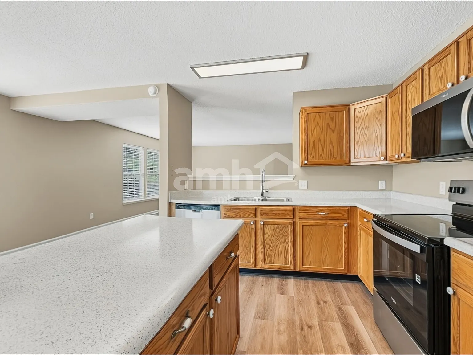 4 bed, 2.0 bath, 1721 sqft, $1,965 — Photo 3
