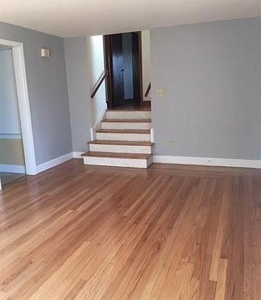 4th image of 28 E Barrows St