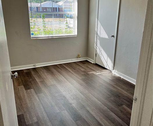 4th image of 5938 Woodside Dr
