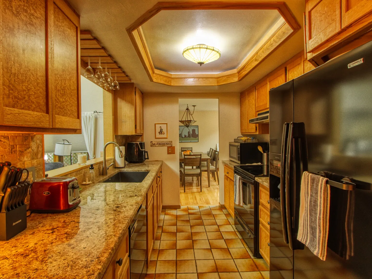 3 bed, 2252 sqft, $3,300 — Photo 2