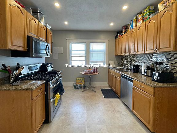 5th image of 12 Berwick Rd #2